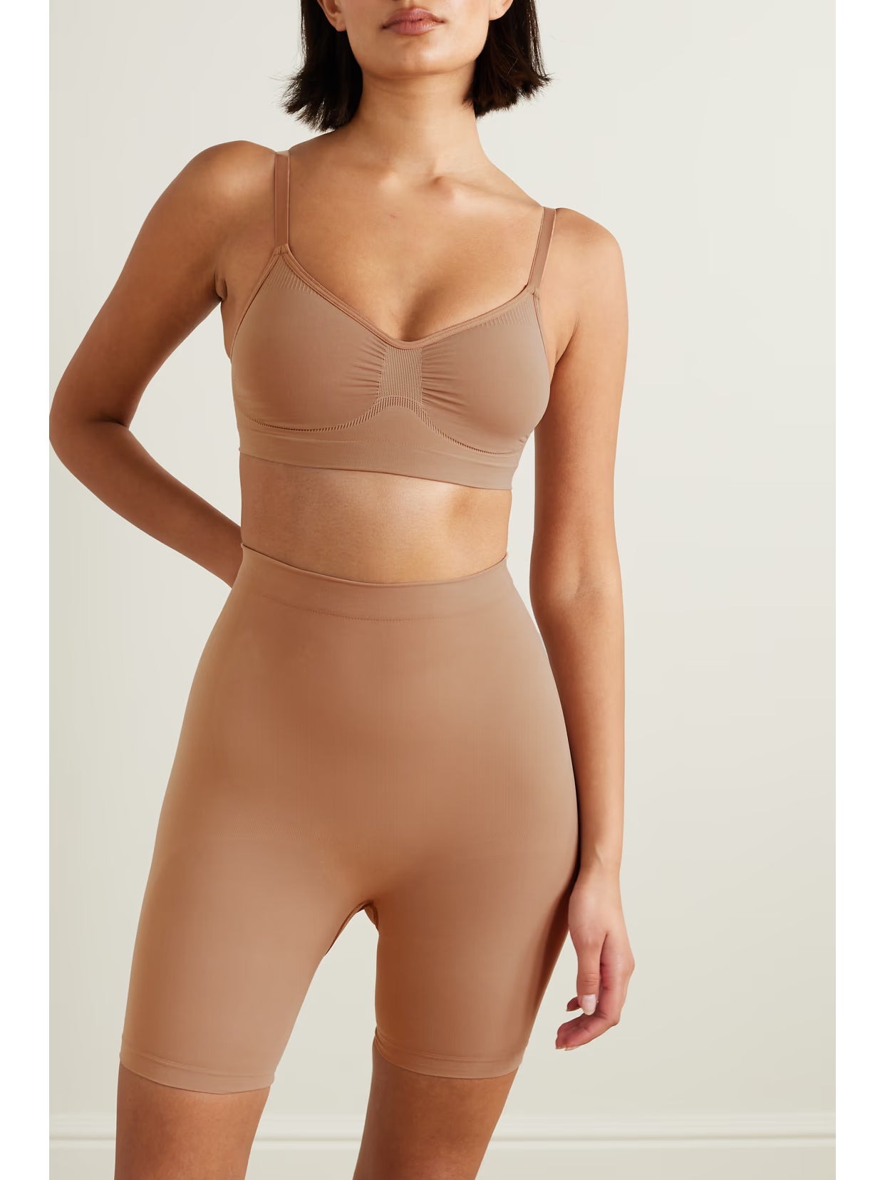 SKIMS - Seamless Sculpt Mid Thigh Short - Sienna