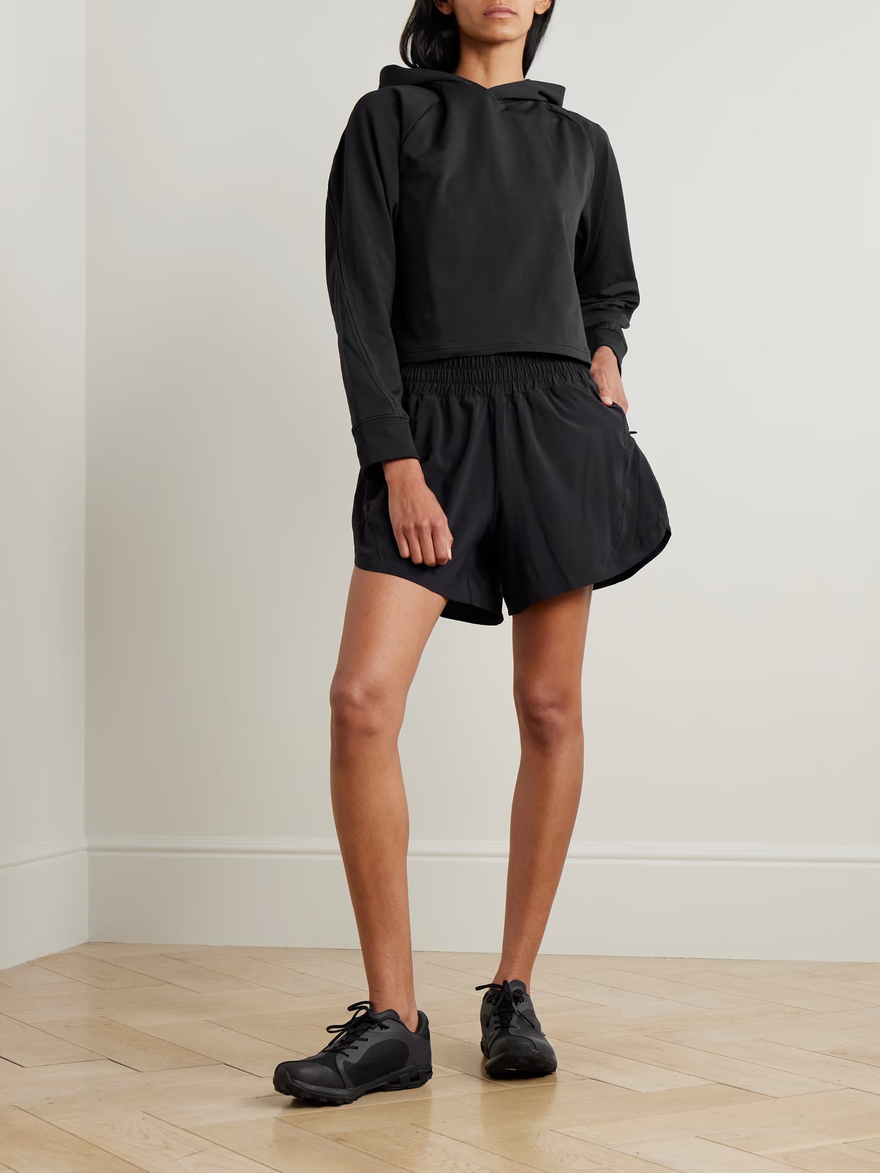 ON - Studio Cropped Jersey Hoodie - Black