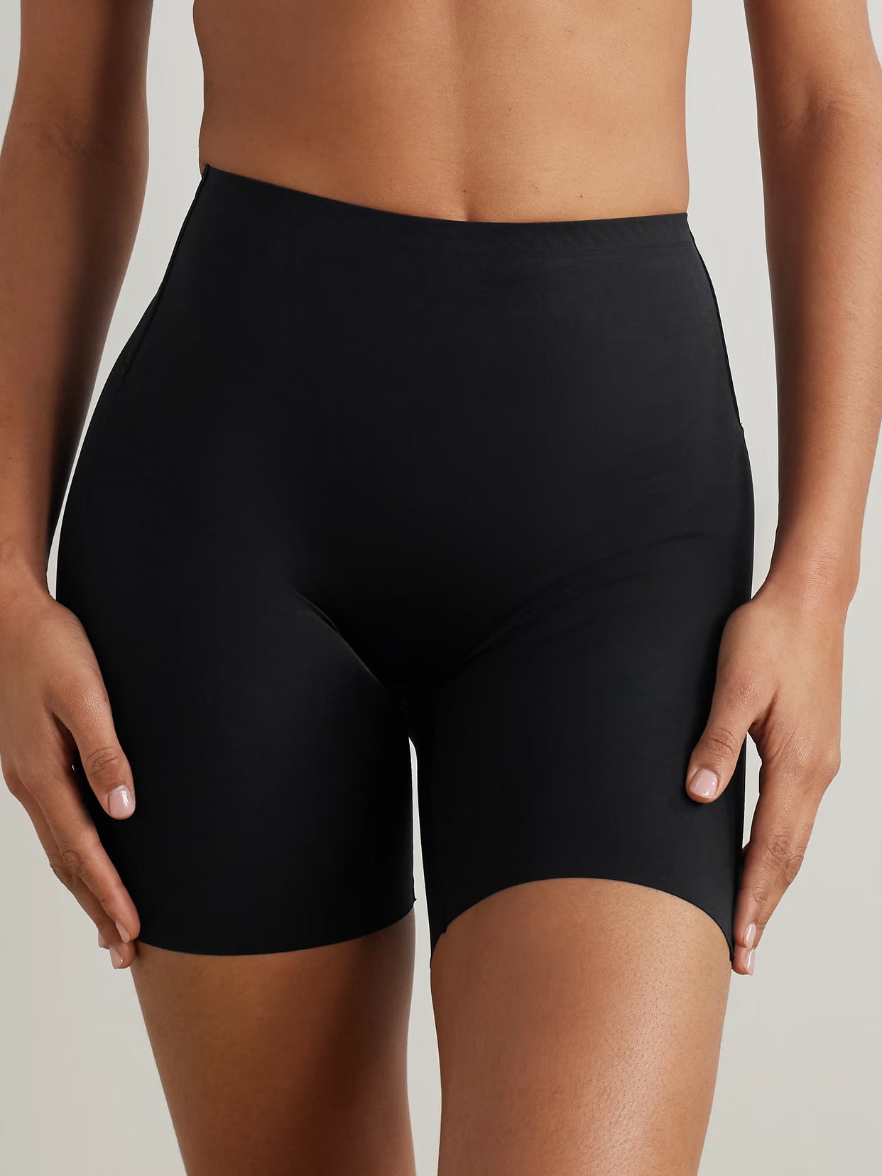 Spanx - Spanxshape Suit Your Fancy Low-back Mid-thigh Shorts - Black