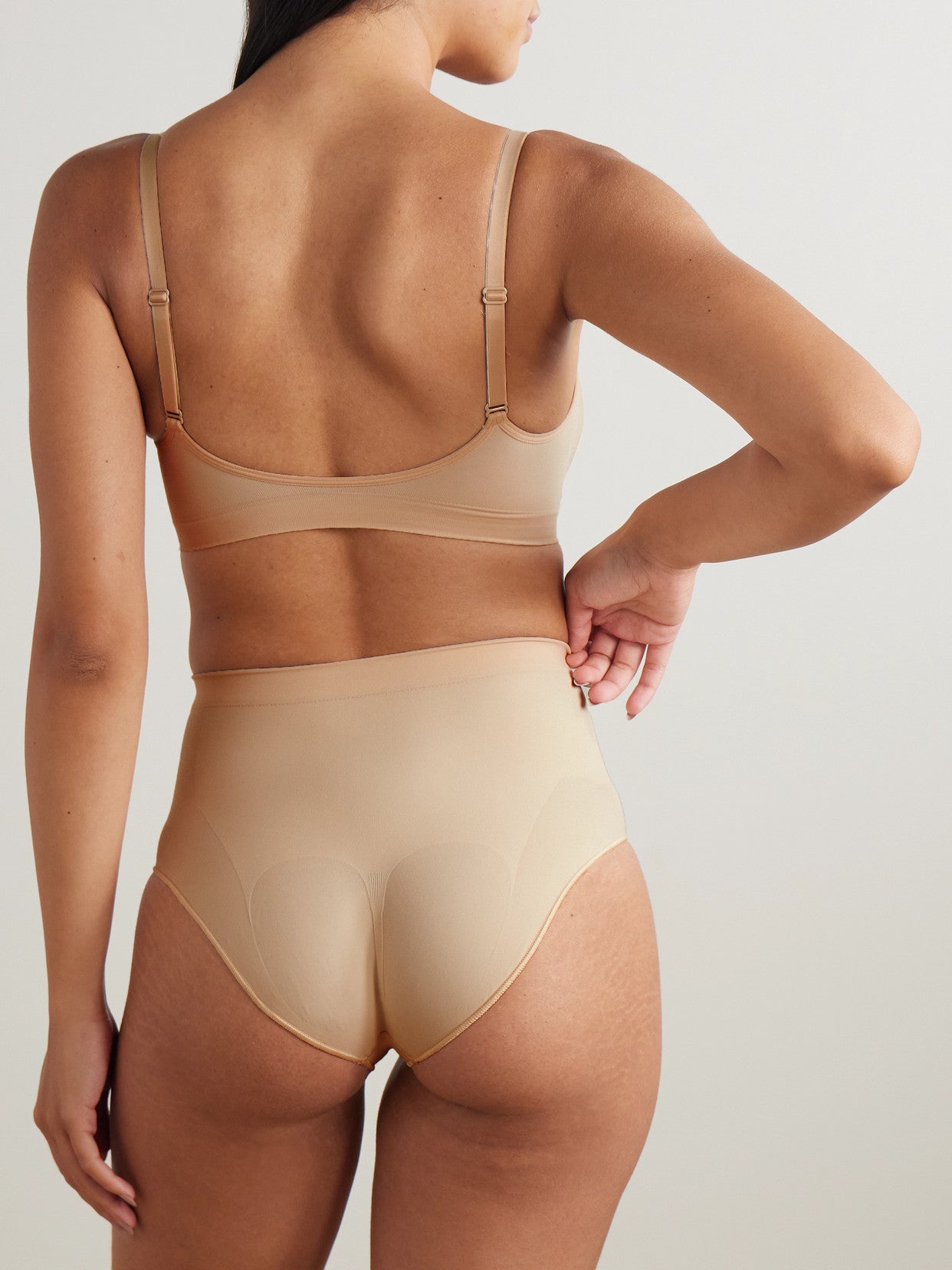 SKIMS - Seamless Sculpt Bralette - Sand