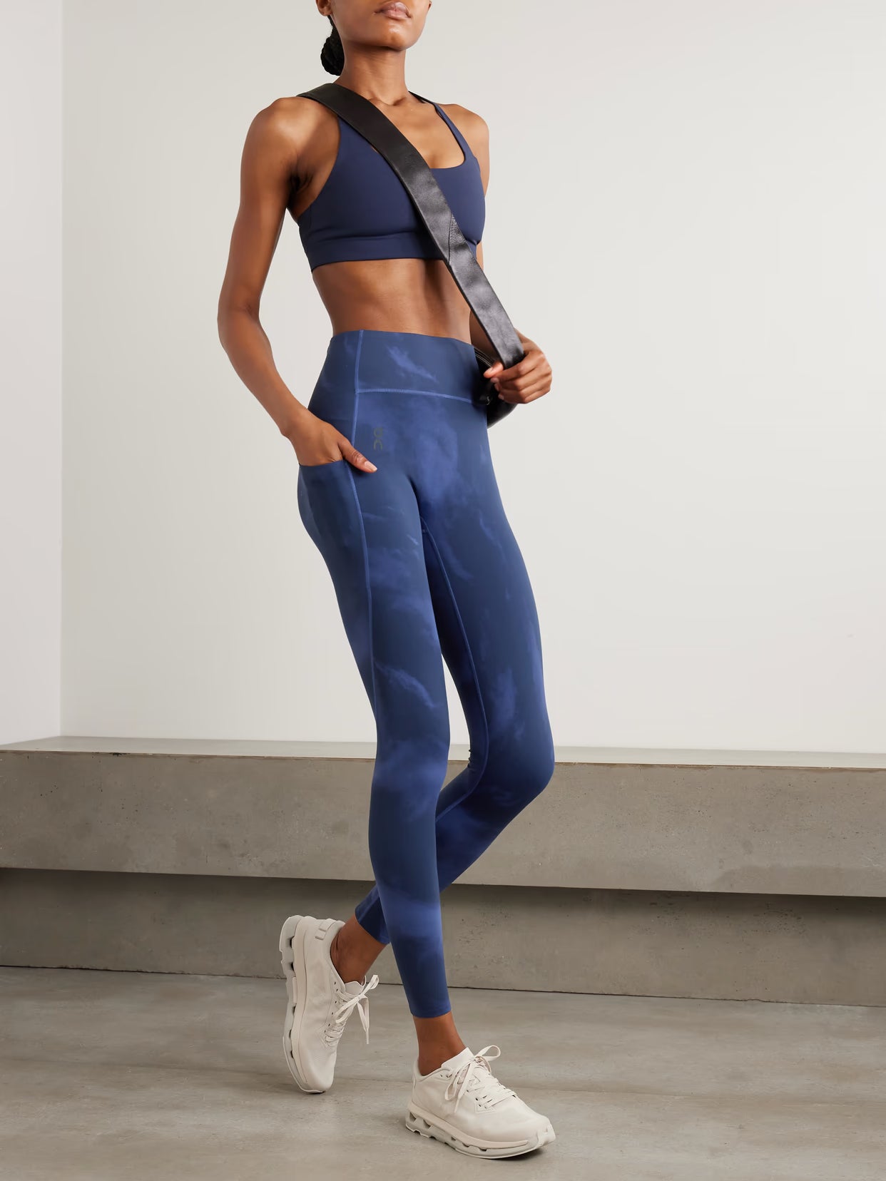 ON - Studio Printed Stretch Leggings - Blue