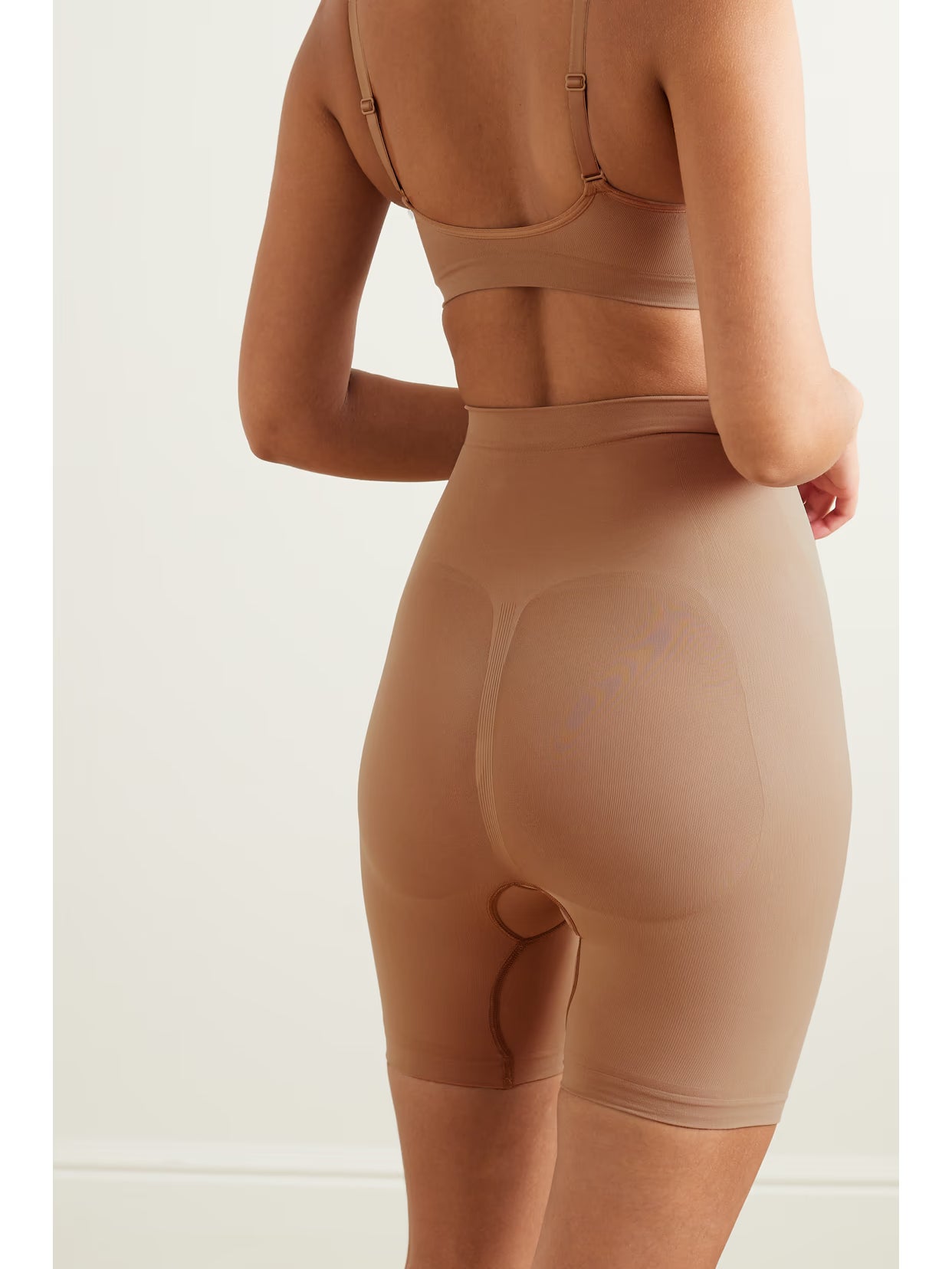 SKIMS - Seamless Sculpt Mid Thigh Short - Sienna