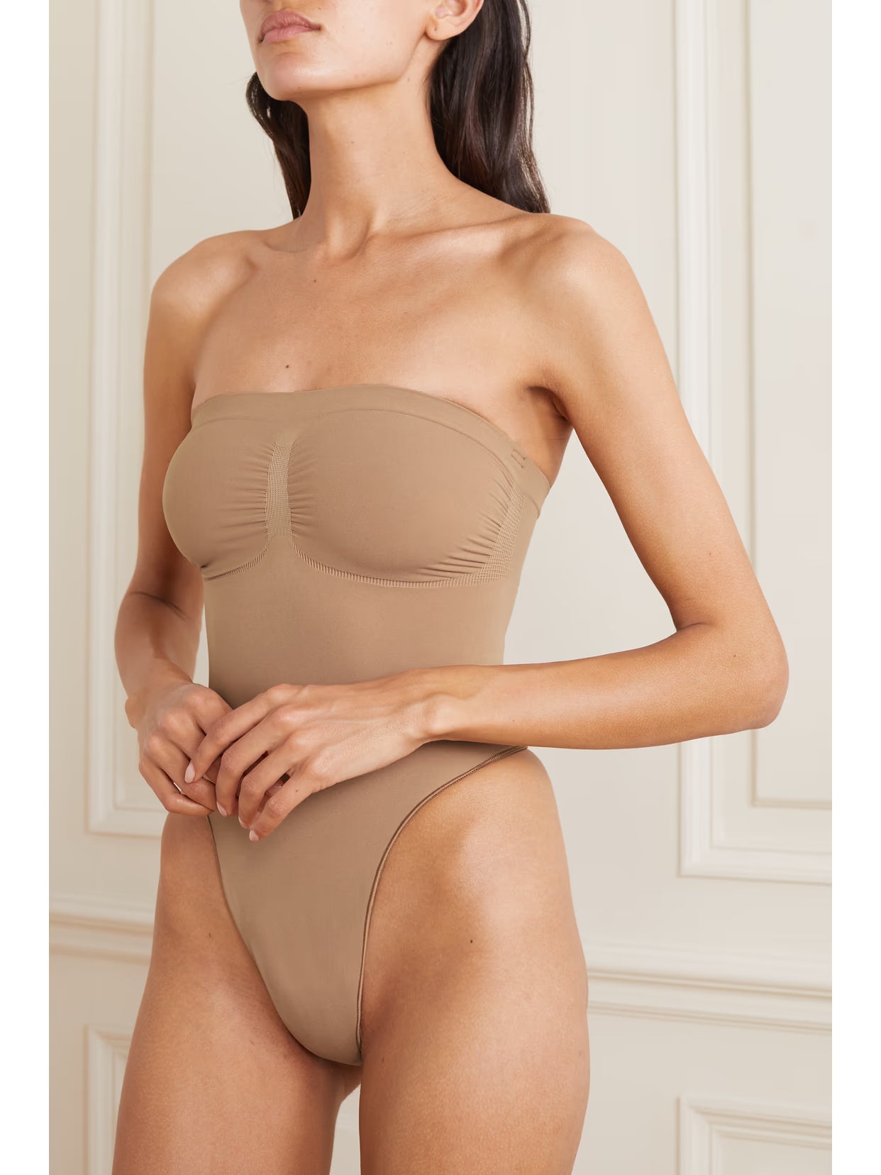 SKIMS - Seamless Sculpt Strapless Thong Bodysuit - Sienna