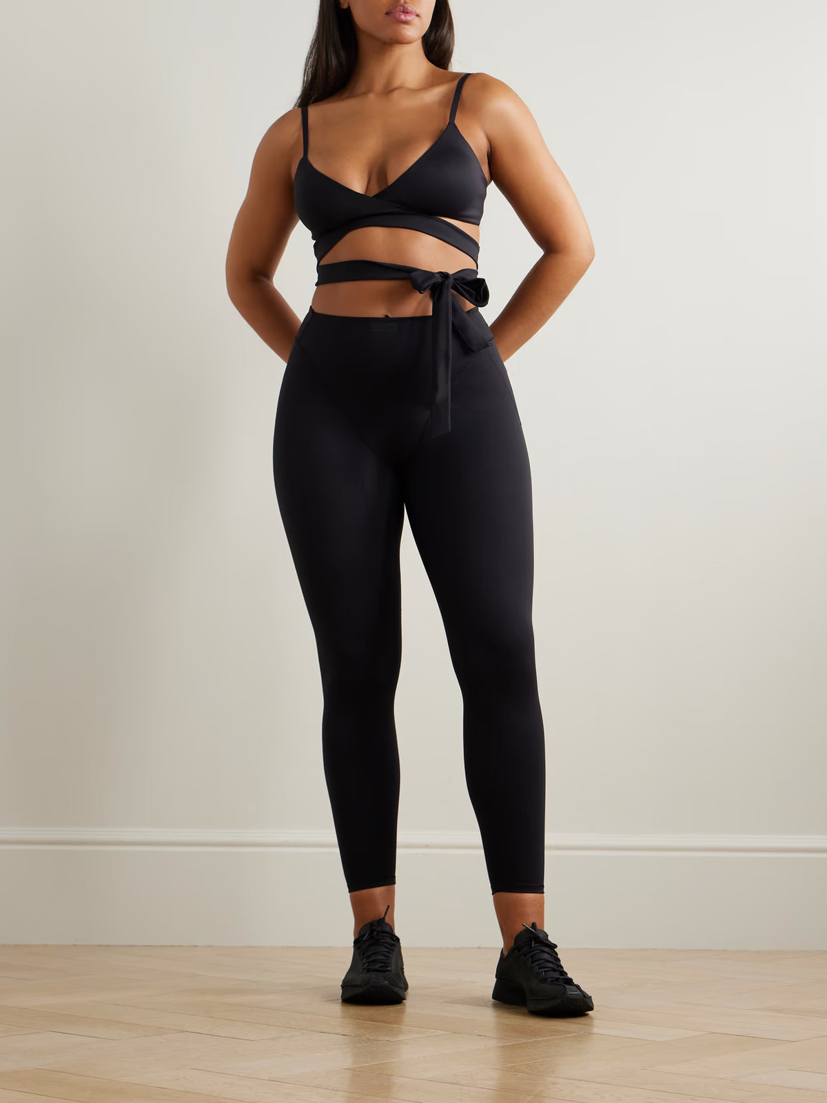 SKIMS - + Nike V-line 26" Leggings - Obsidian
