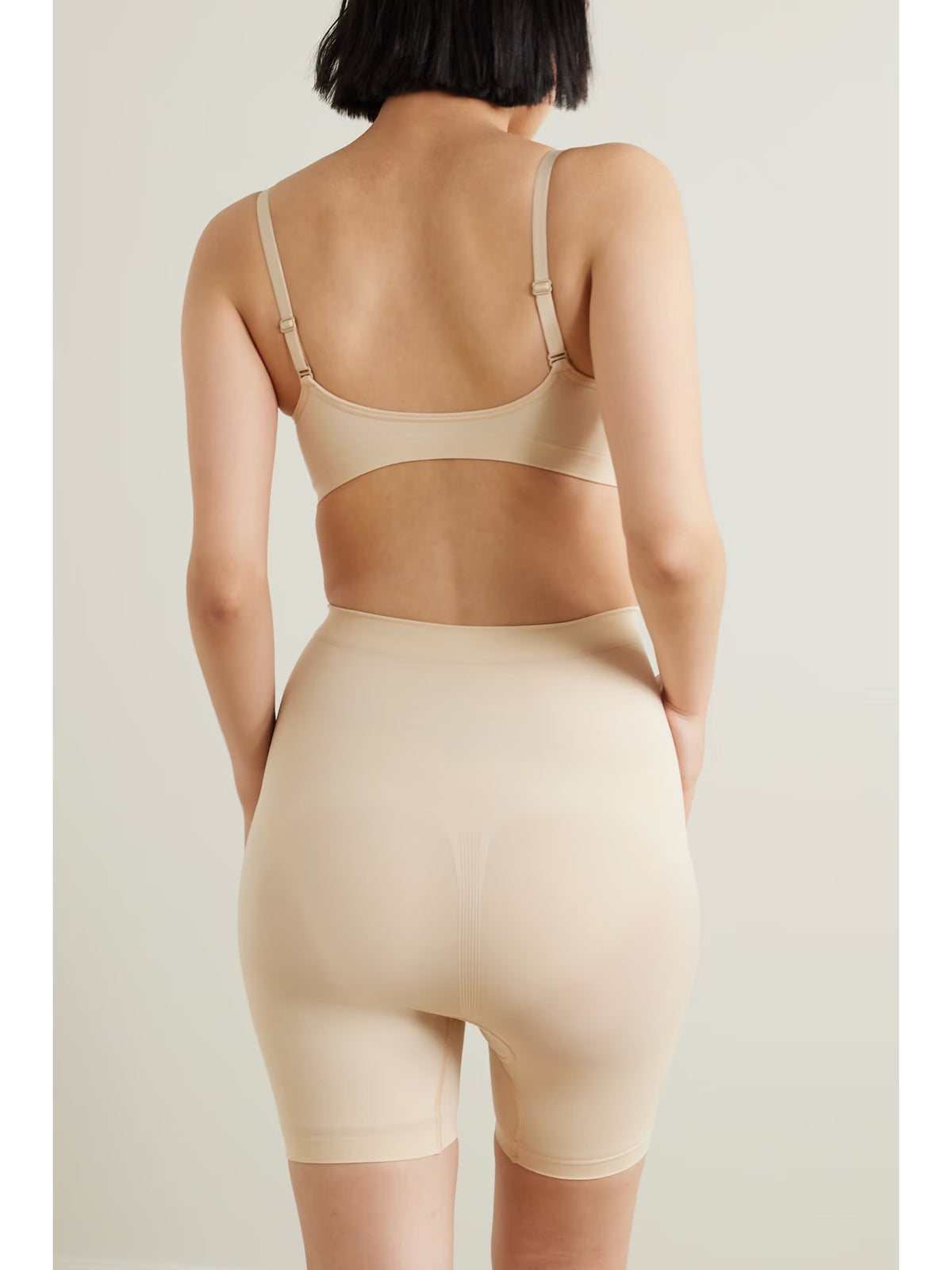 SKIMS - Seamless Sculpt Mid Thigh Short - Sand