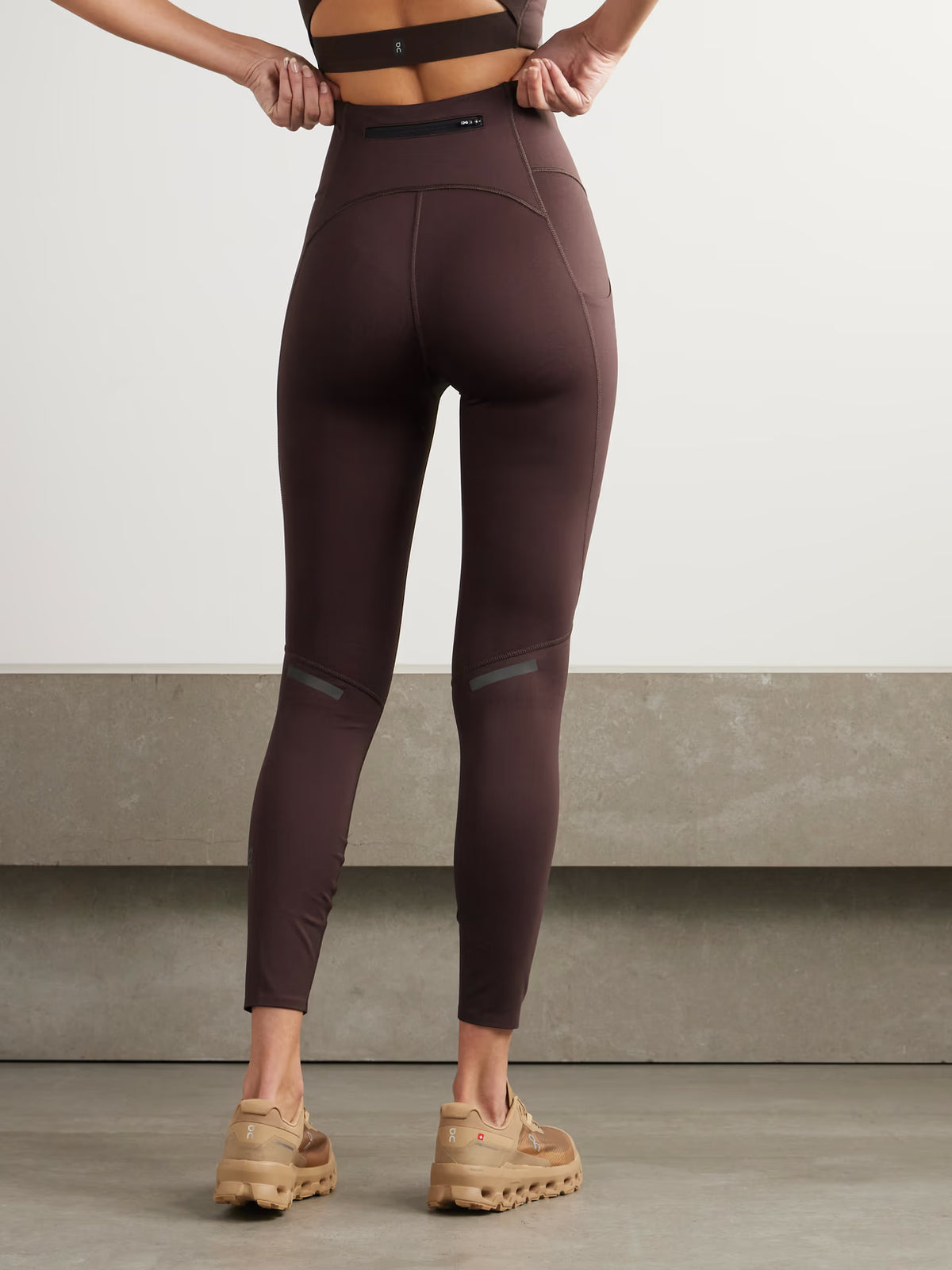 ON - Performance Winter Stretch Recycled Leggings - Brown