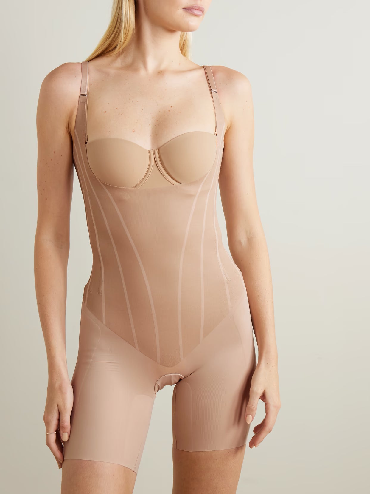 Spanx - Spanxsupersculpt Totalcontour Open-bust Mid-thigh Bodysuit - Neutrals