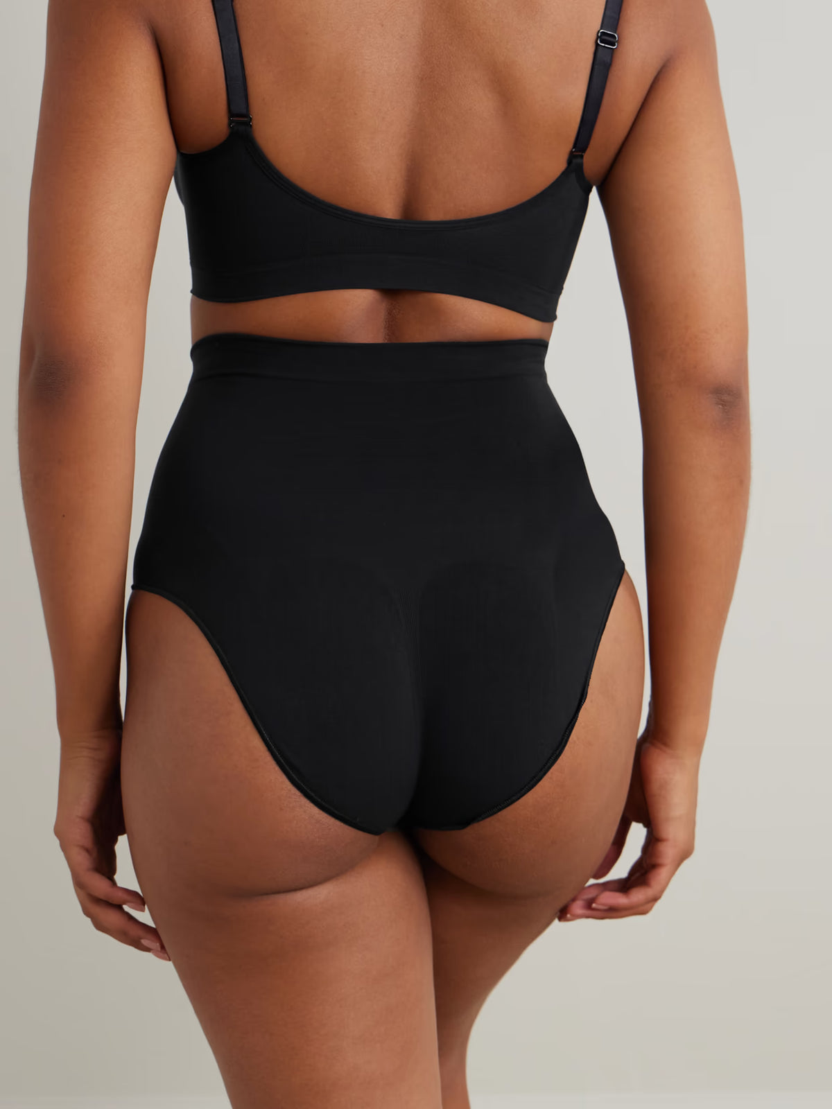 SKIMS - Seamless Sculpt Mid Waist Brief - Onyx