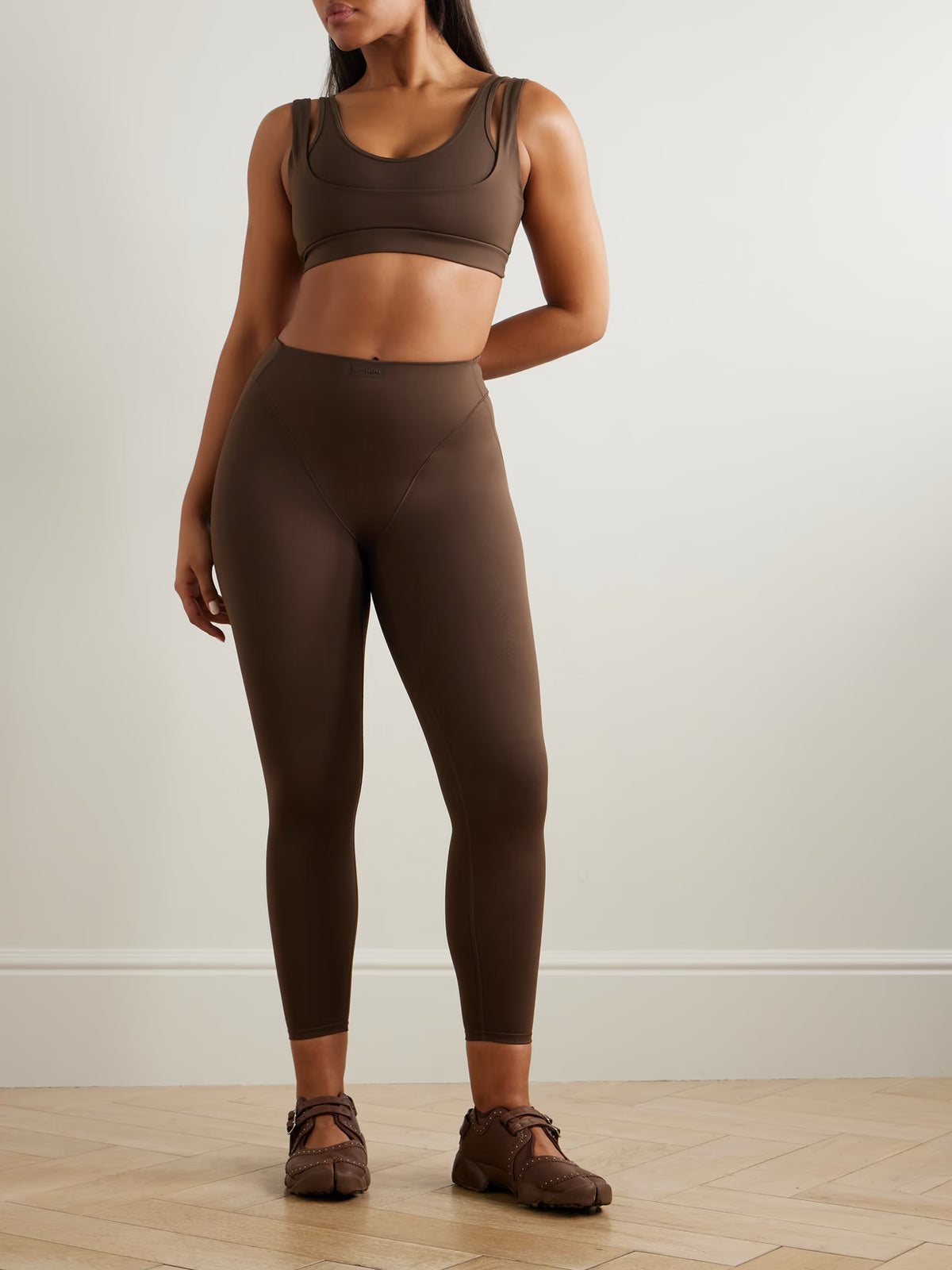 SKIMS - + Nike V-line 26" Leggings - Dark Sepia