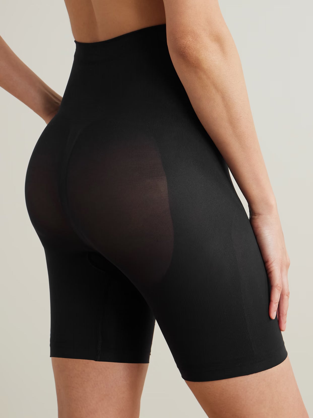 SKIMS - Seamless Sculpt Mid Thigh Shorts - Onyx
