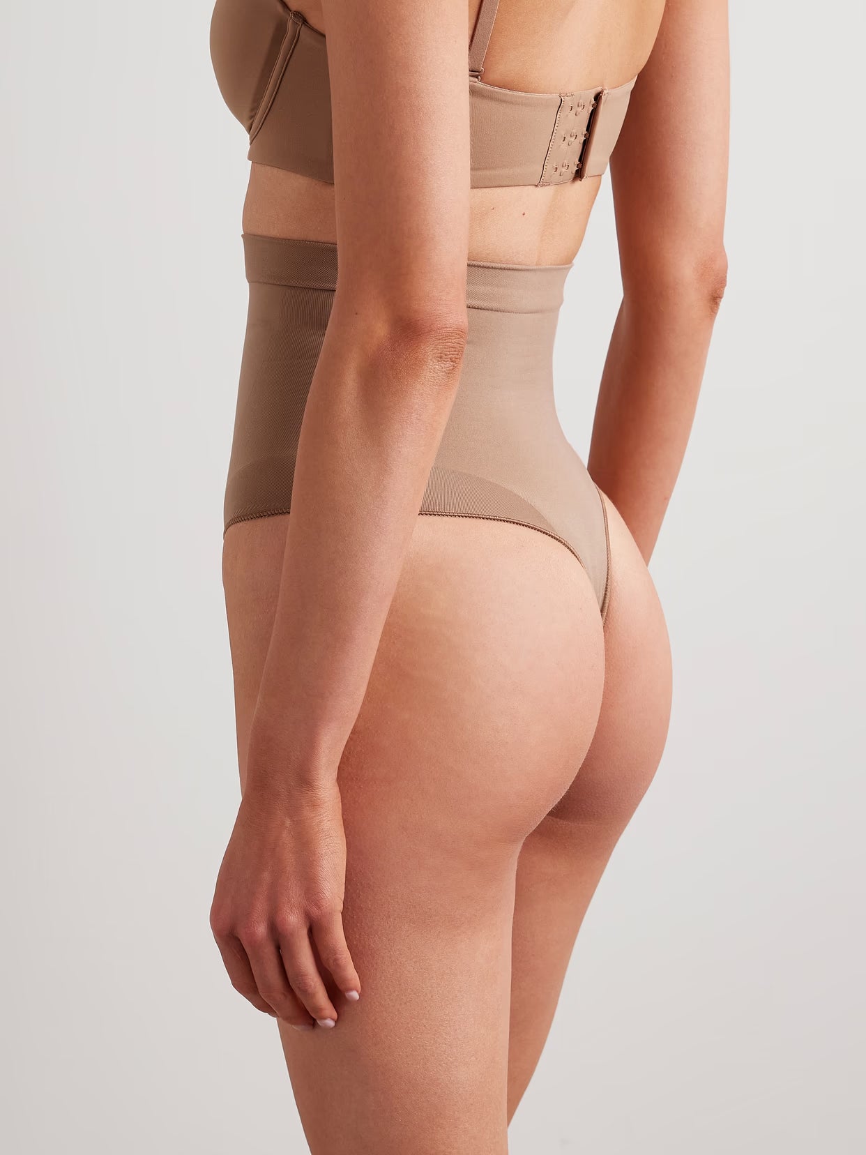 SKIMS - Seamless Sculpt High-waisted Thong - Sienna