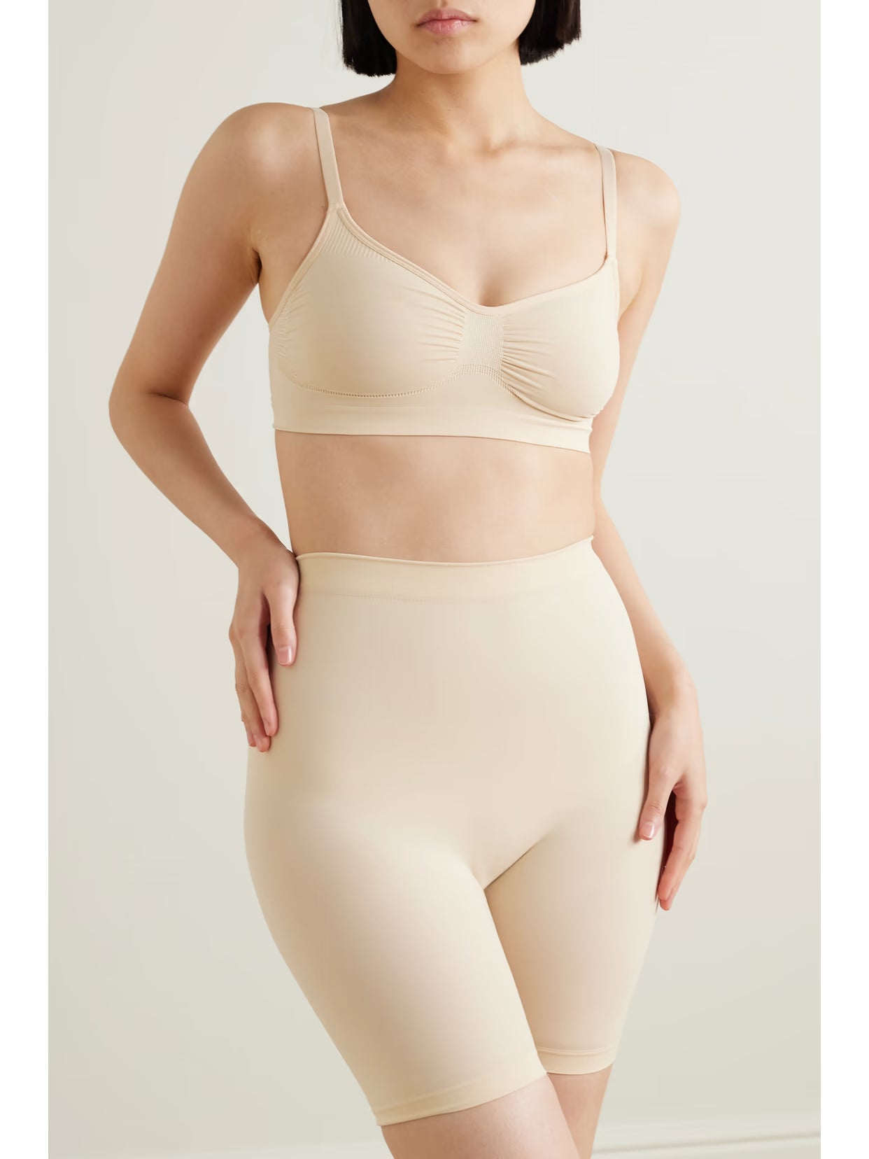 SKIMS - Seamless Sculpt Mid Thigh Short - Sand